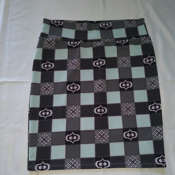 LuLaRoe Cassie Pencil Skirt - Picture 4 of 4